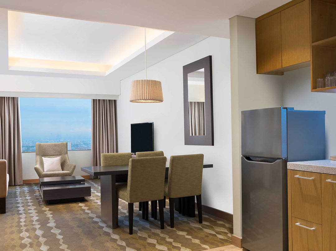 Holiday Inn & Suites Jakarta Gajah Mada By IHG主图