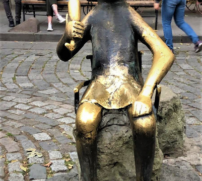 Sculpture the Toaster-第比利斯必去景点