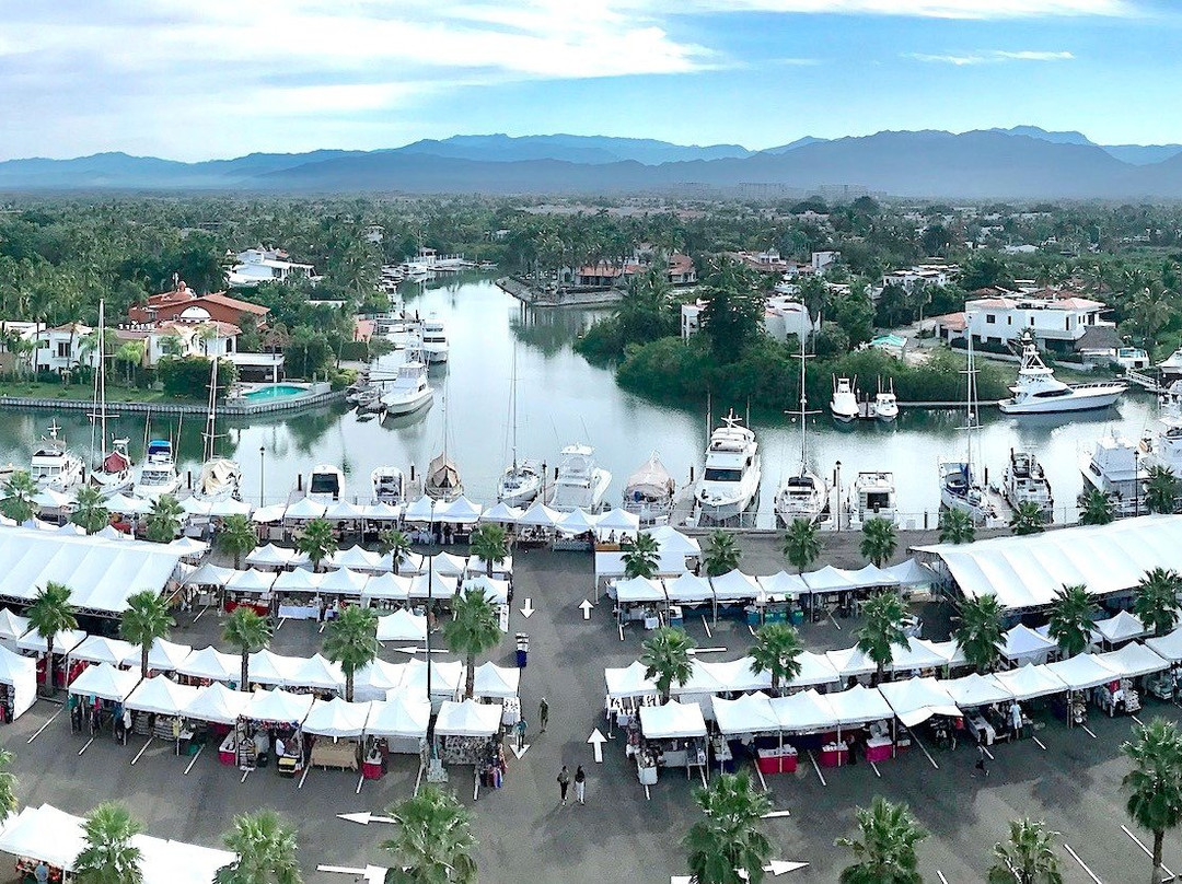 新瓦雅塔旅游景点-Riviera Farmers Market