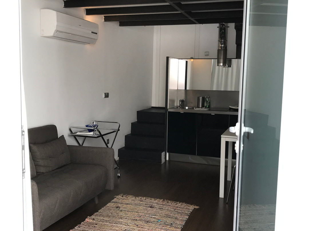 Olala Fine Arts Studios主图