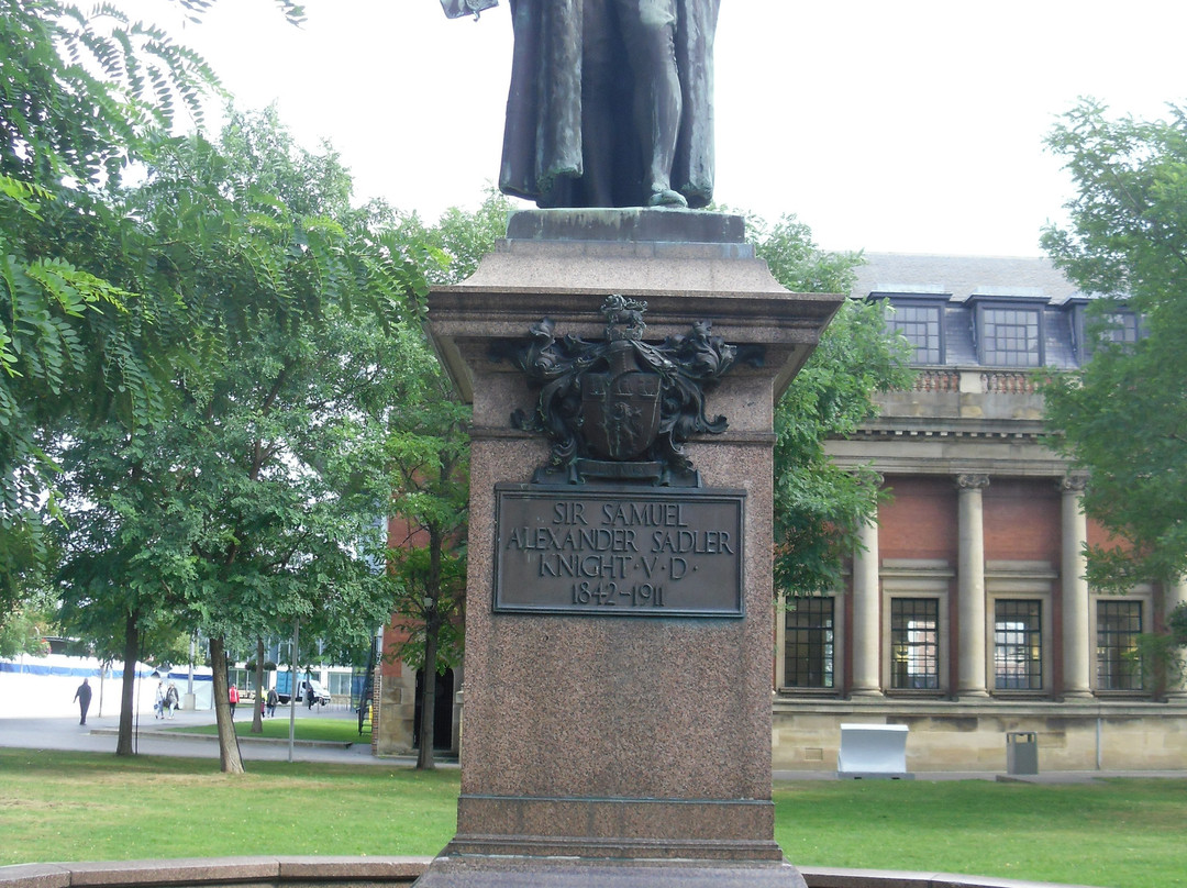Sir Samuel Alexander Sadler Statue景点图片