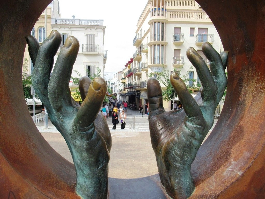 Monumento a Bacardi-锡切斯必去景点