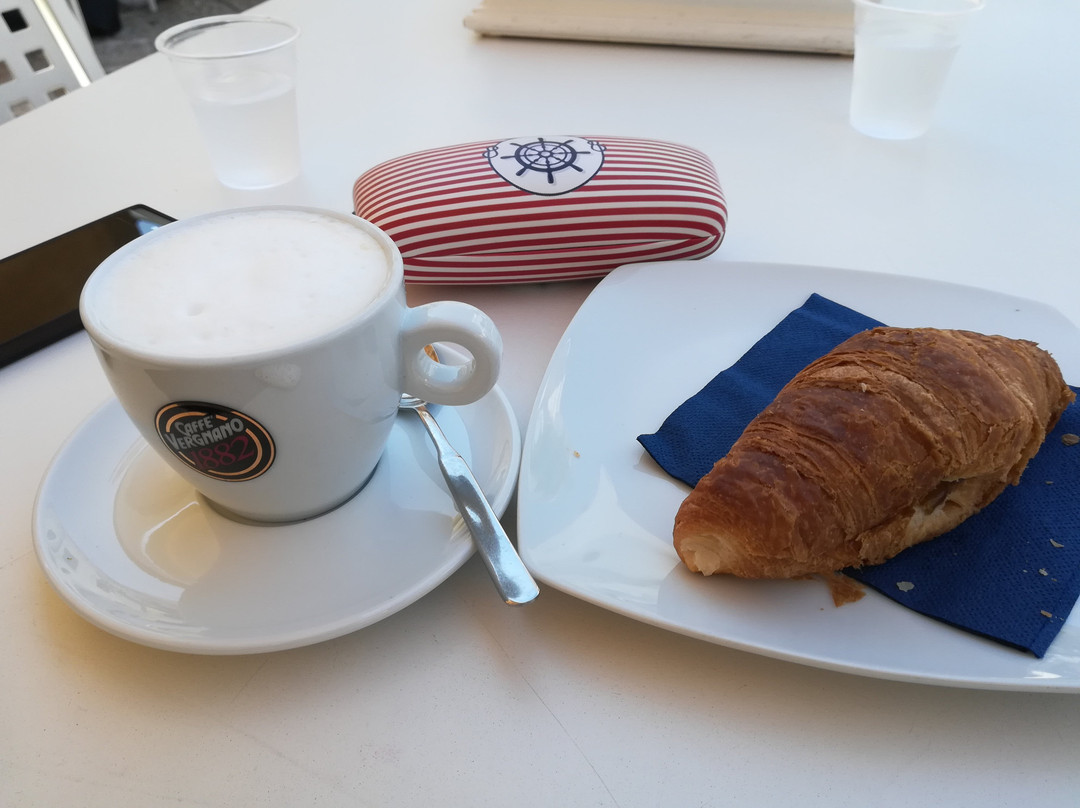 Premiato Caffe Venezia-莫诺波利必去景点