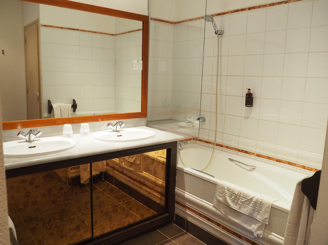 Logis Hôtel De L'europe Poitiers主图