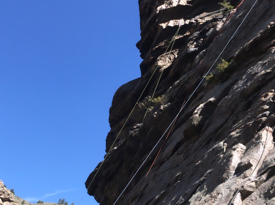 Golden Mountain Guides-戈尔登必去景点