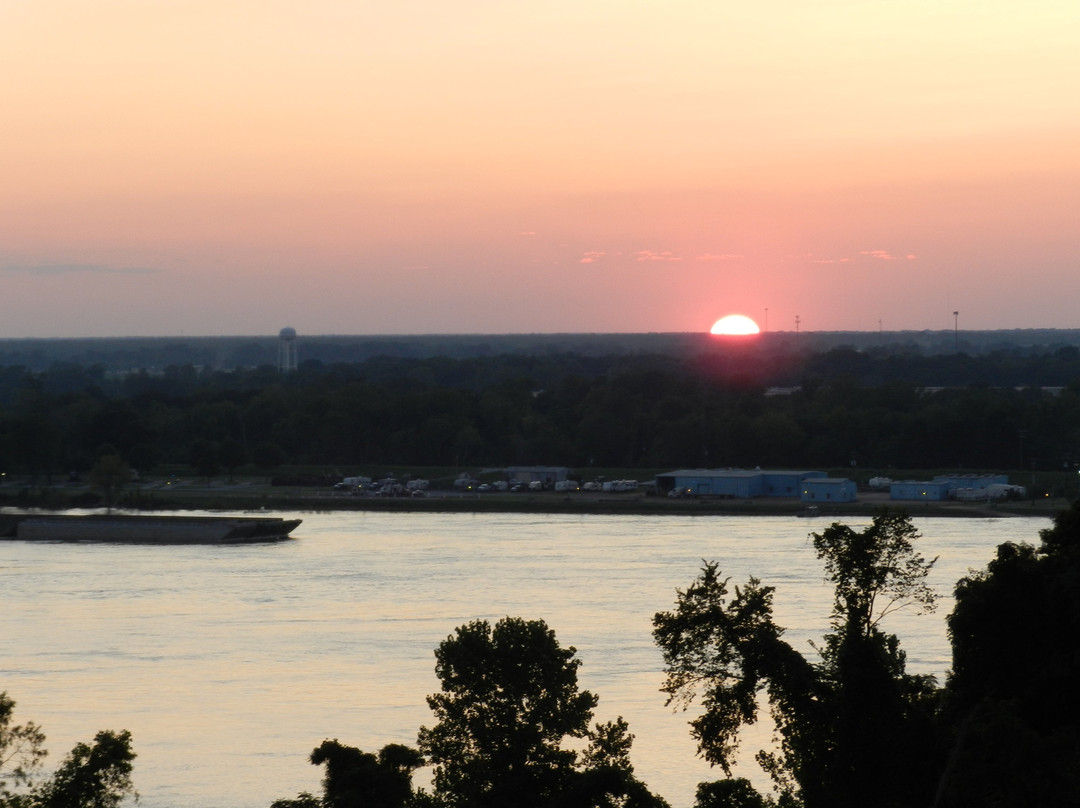 乌厄大酒店主图