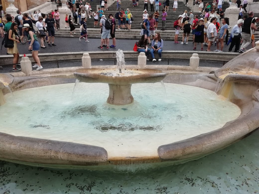 巴尔卡奇亚喷泉景点图片