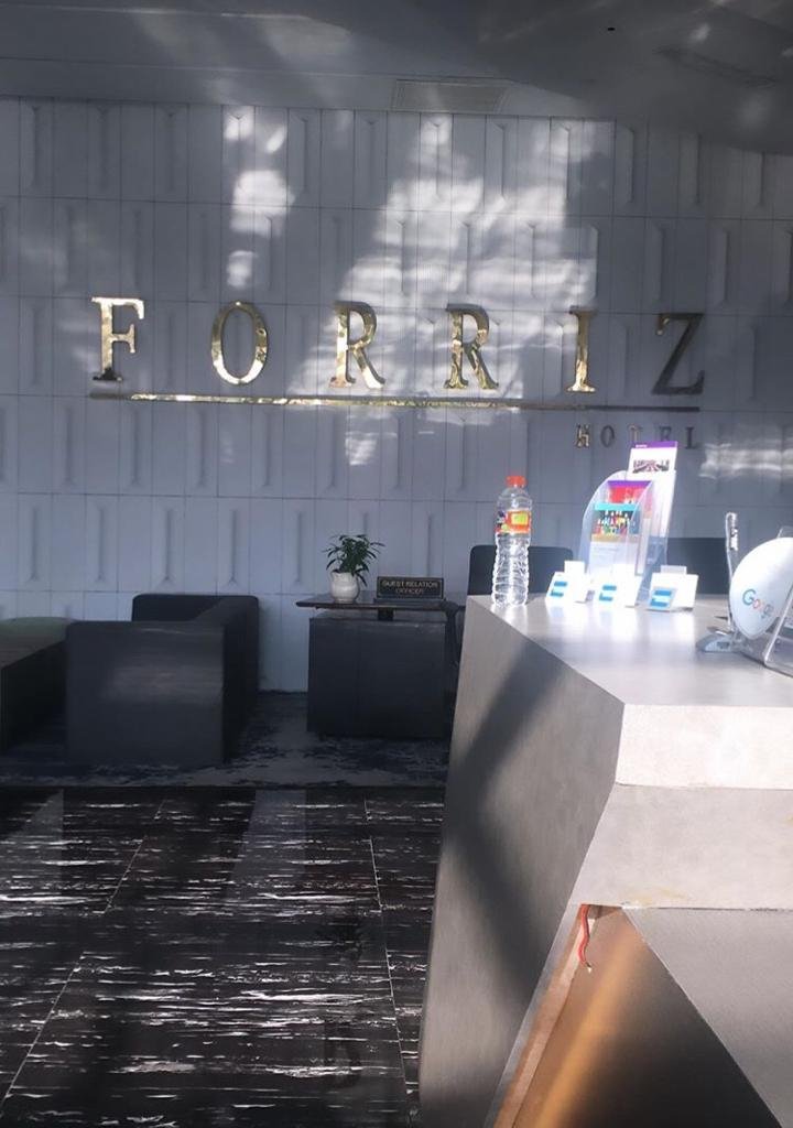 Forriz Hotel Yogyakarta-泳池