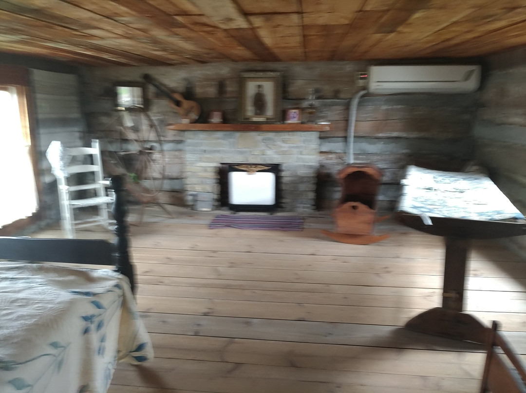 William Arnold Log House-Williamstown必去景点