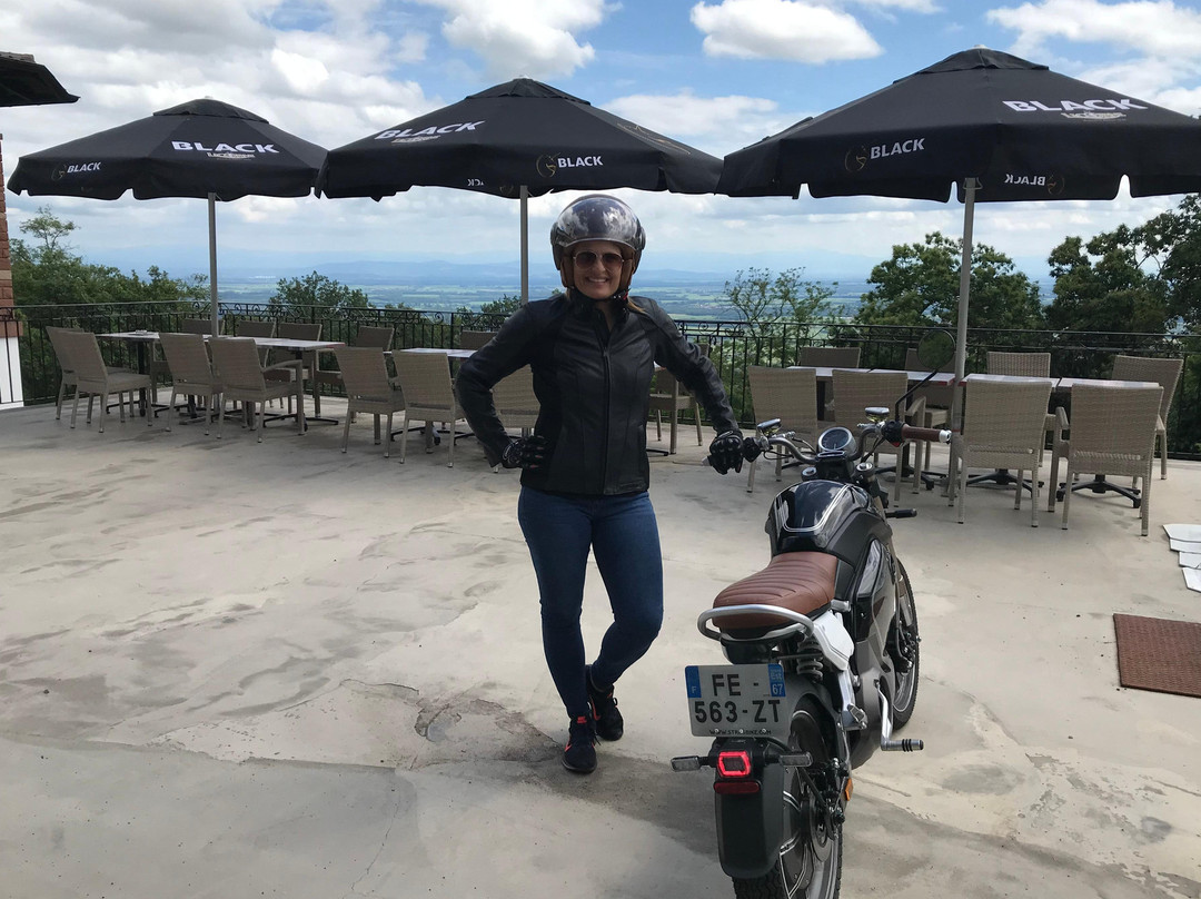 location moto électrique-塞勒斯塔必去景点
