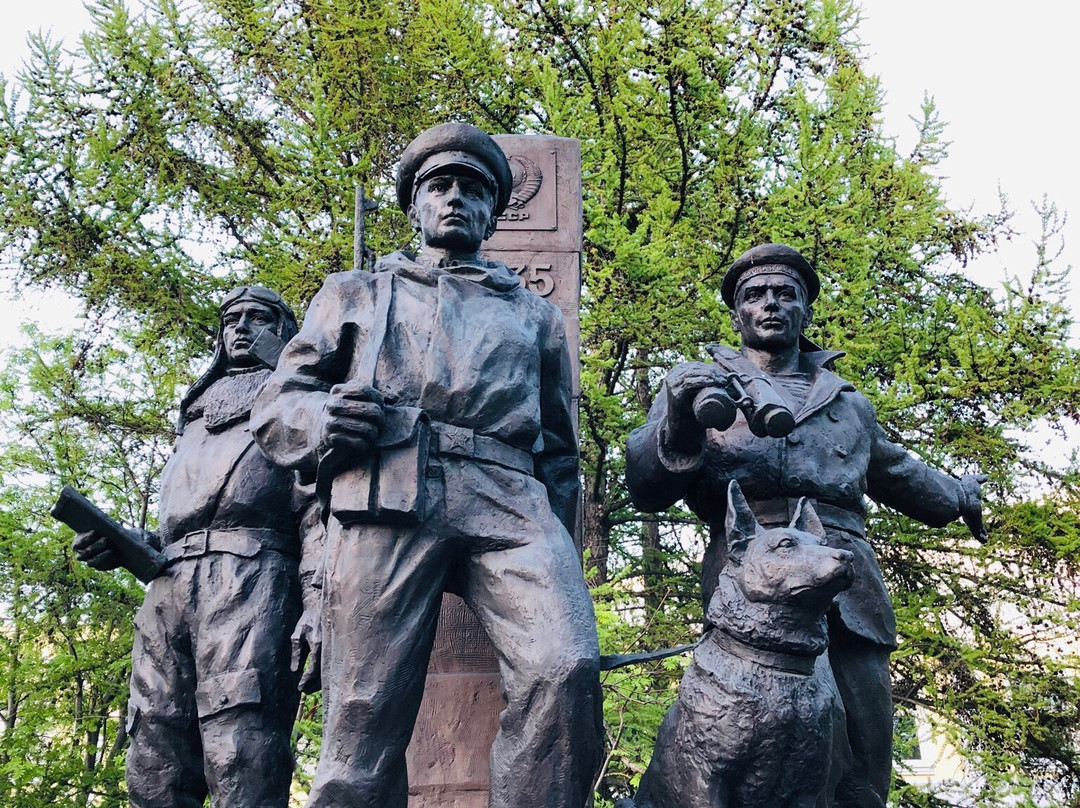 Monument to The Frontier Guards of Arctic景点图片