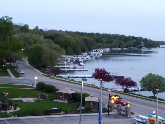 杰尼瓦湖海港酒店主图