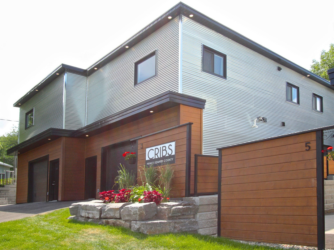 Cribs On The Hill主图