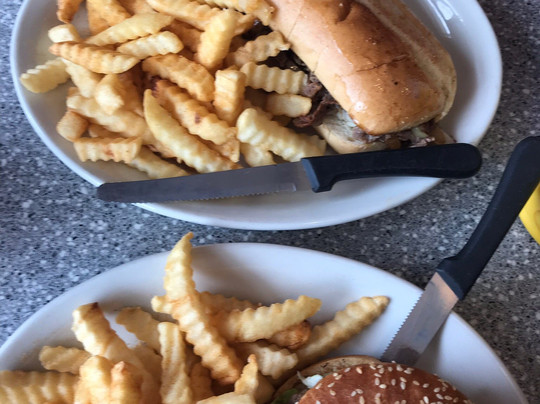 Pembroke餐馆和美食-80's Cafe