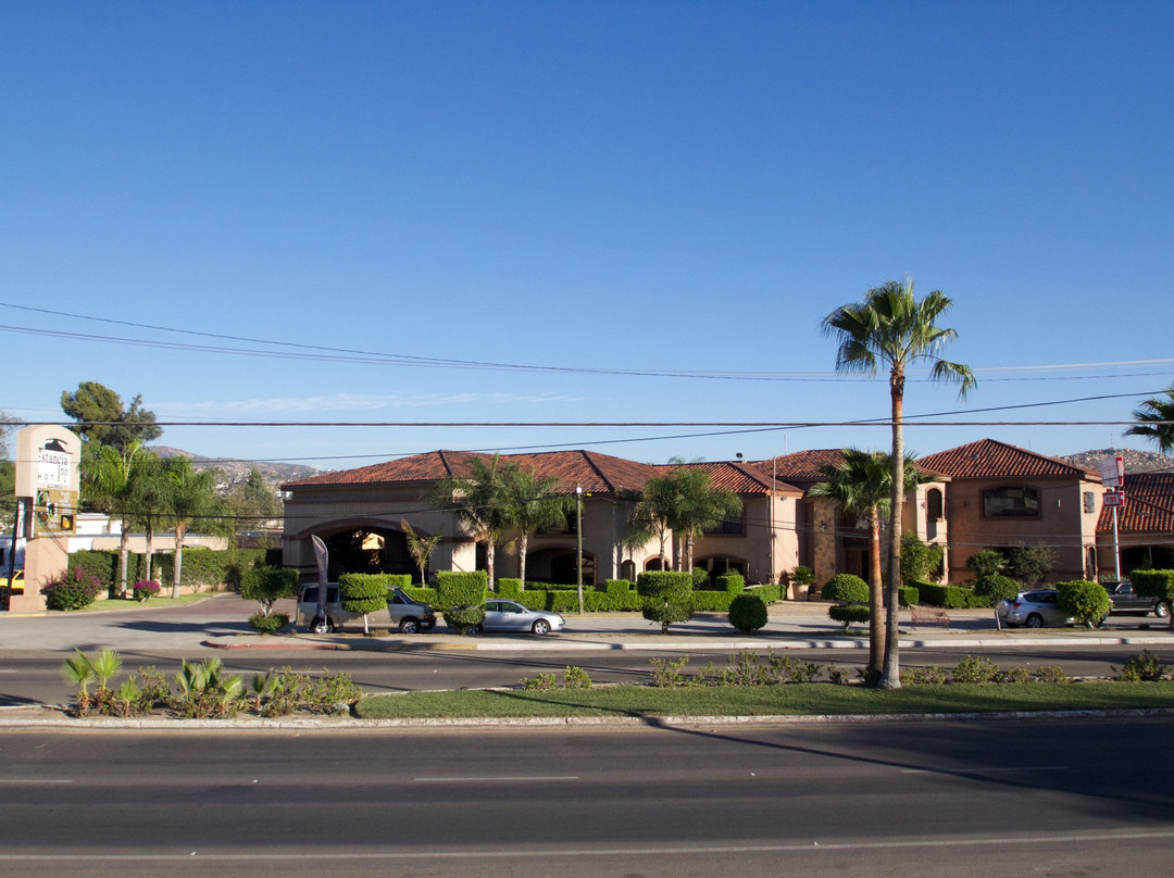 Estancia Inn Hotel主图