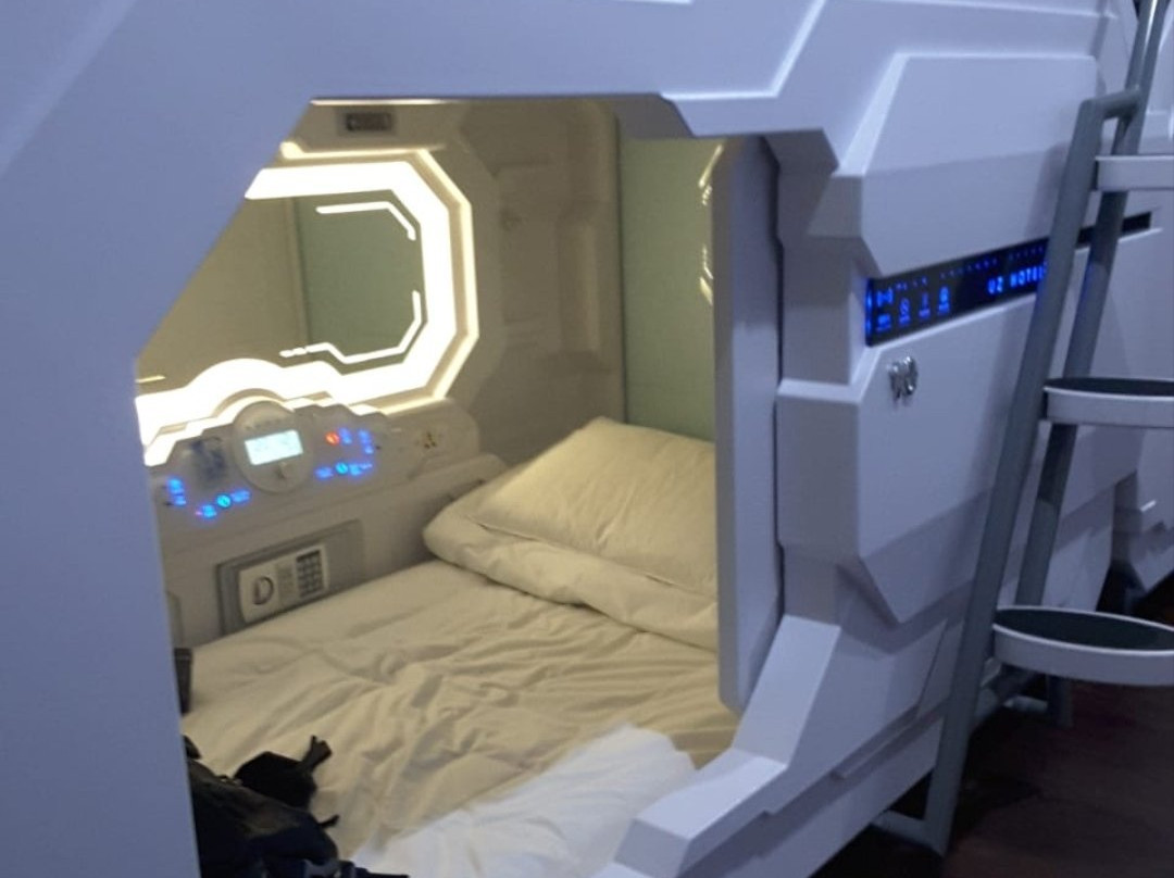 UZ Airport Capsule Hotel