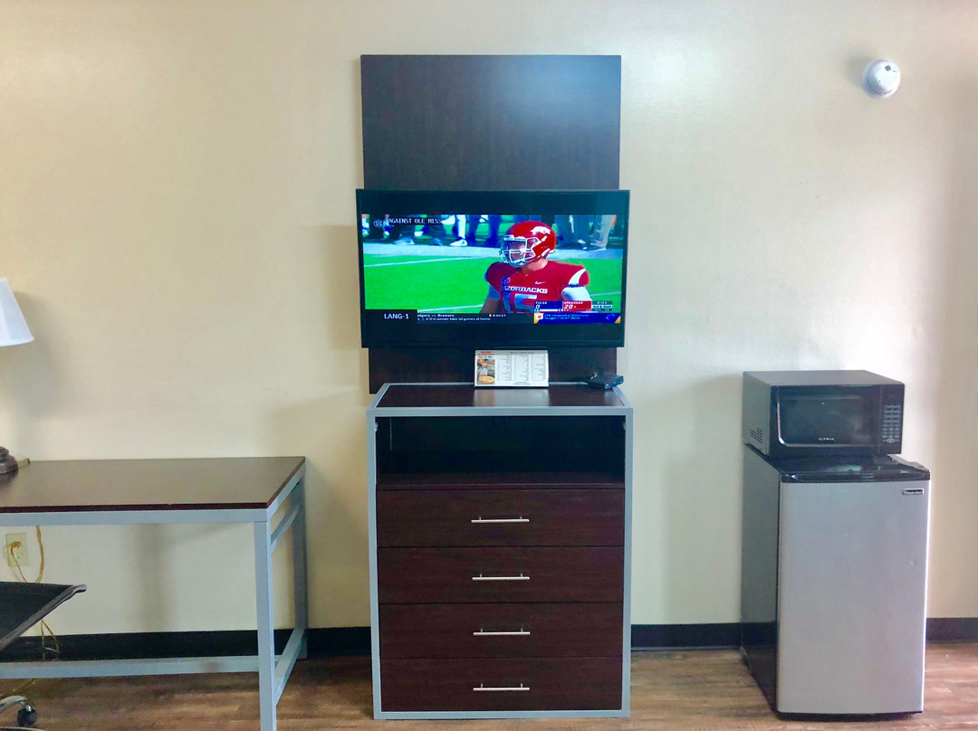 Euro Inn And Suites主图