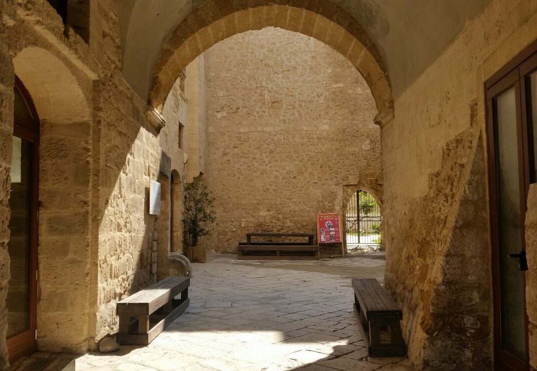 Castello De Falconibus-Pulsano必去景点