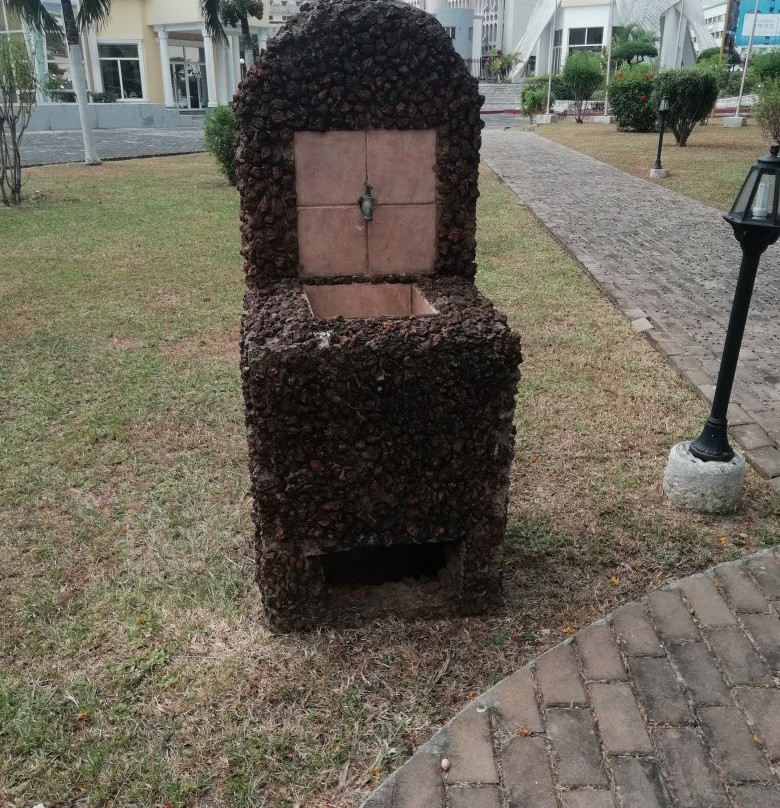 Memorial Leon Mba-利伯维尔必去景点