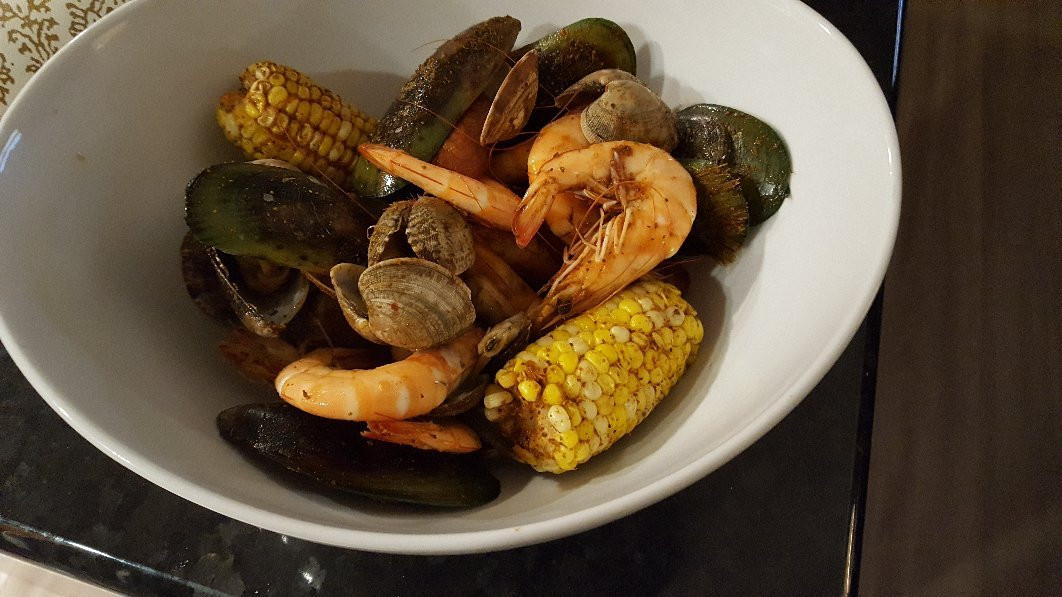 Hook & Reel Cajun Seafood & Bar