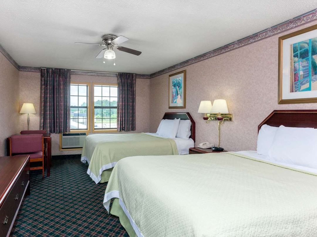 Days Inn by Wyndham Holladay主图