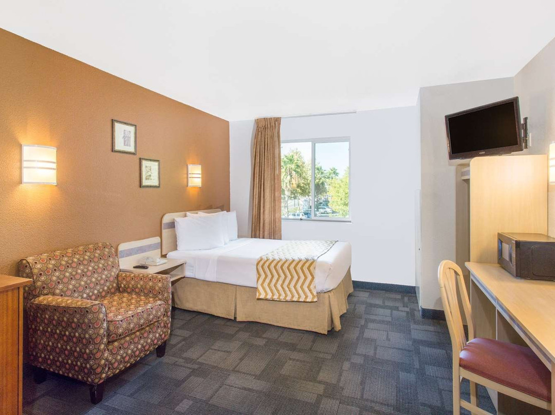 尤巴城旅程住宿酒店主图