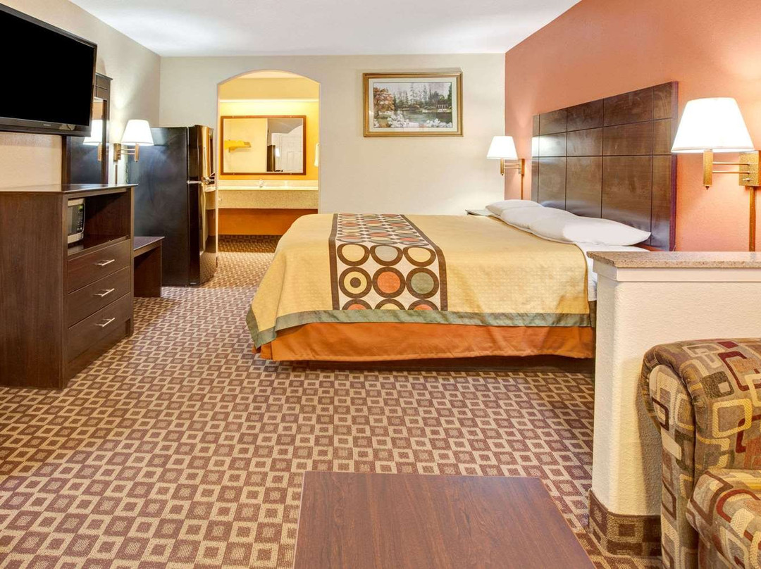 贝敦速8酒店主图