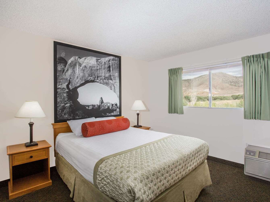 Scenic Hills Super 8主图