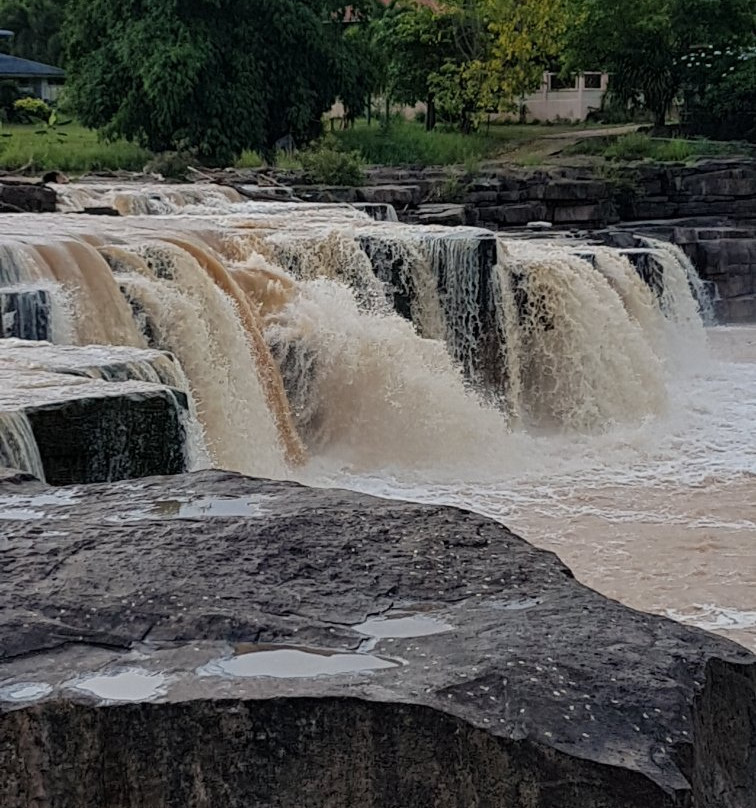 Poi Waterfall景点图片