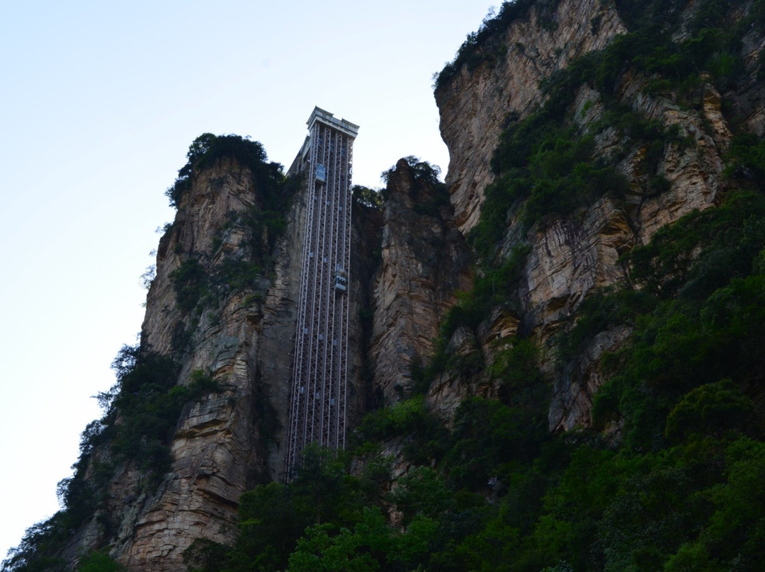 百龙观光电梯-张家界市必去景点