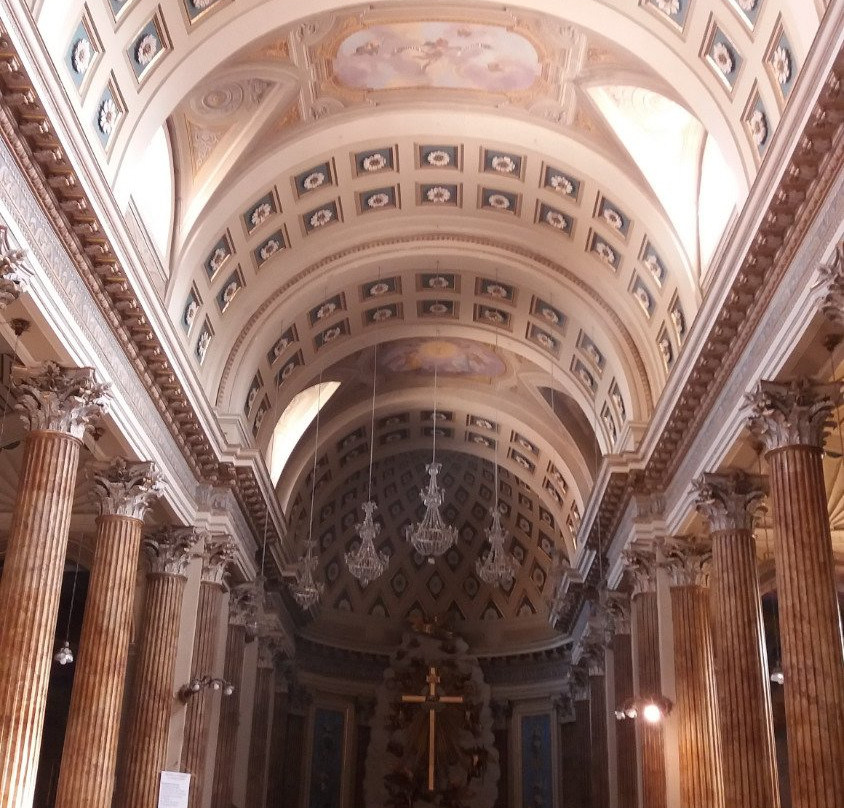 Basilica Collegiata di Santa Croce-Ostra必去景点
