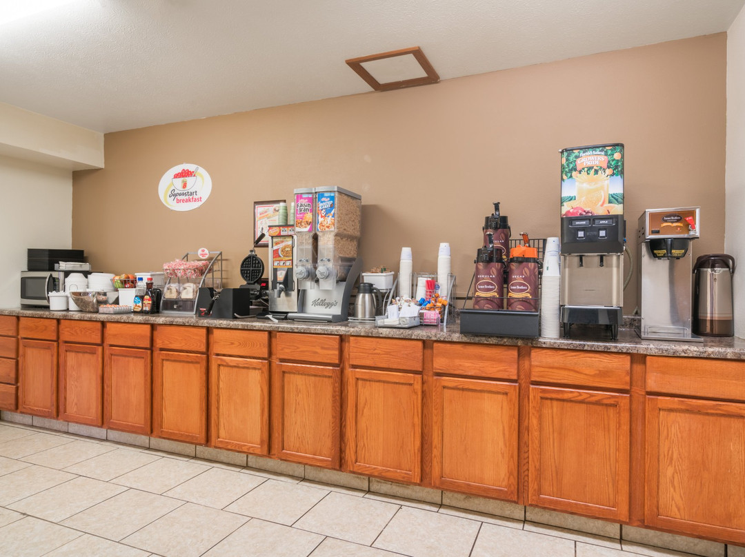 AmeriVu Inn & Suites - Shawano