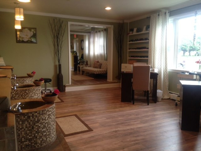 Reflections Salon, Spa & Tanning Studio-Chestertown必去景点