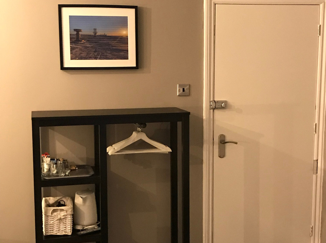 The Waverley Hotel主图