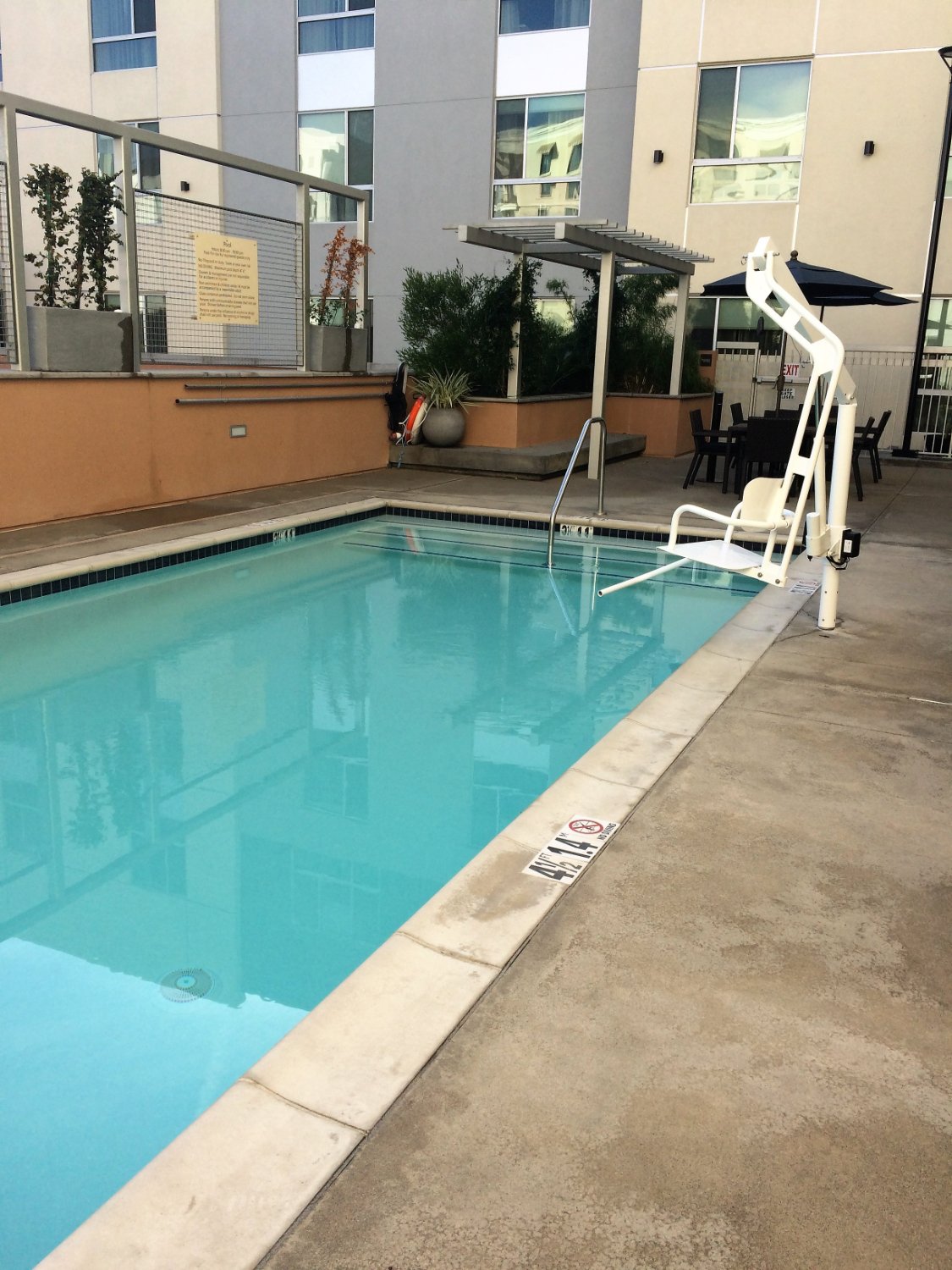 Hampton Inn And Suites Los Angeles - Glendale-泳池