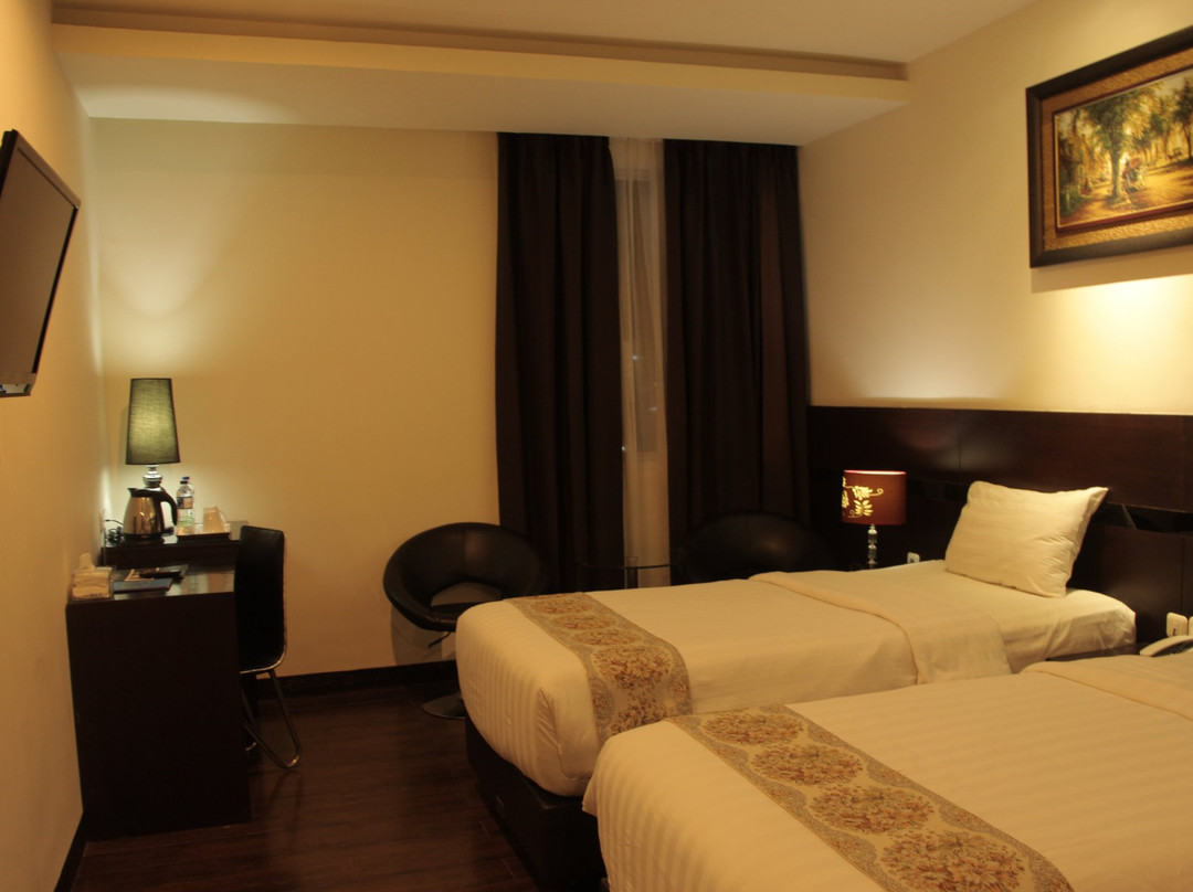 Continent Centrepoint Hotel主图