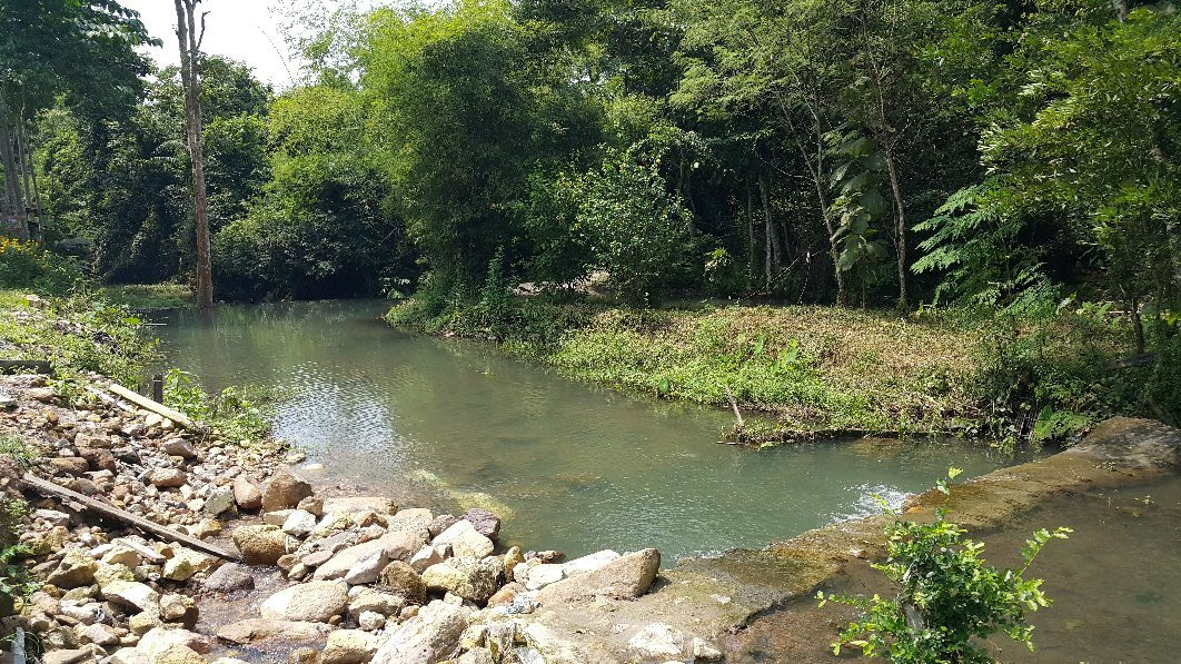 Namtok Lan Rak or Namtok Tat Hin Kong景点图片