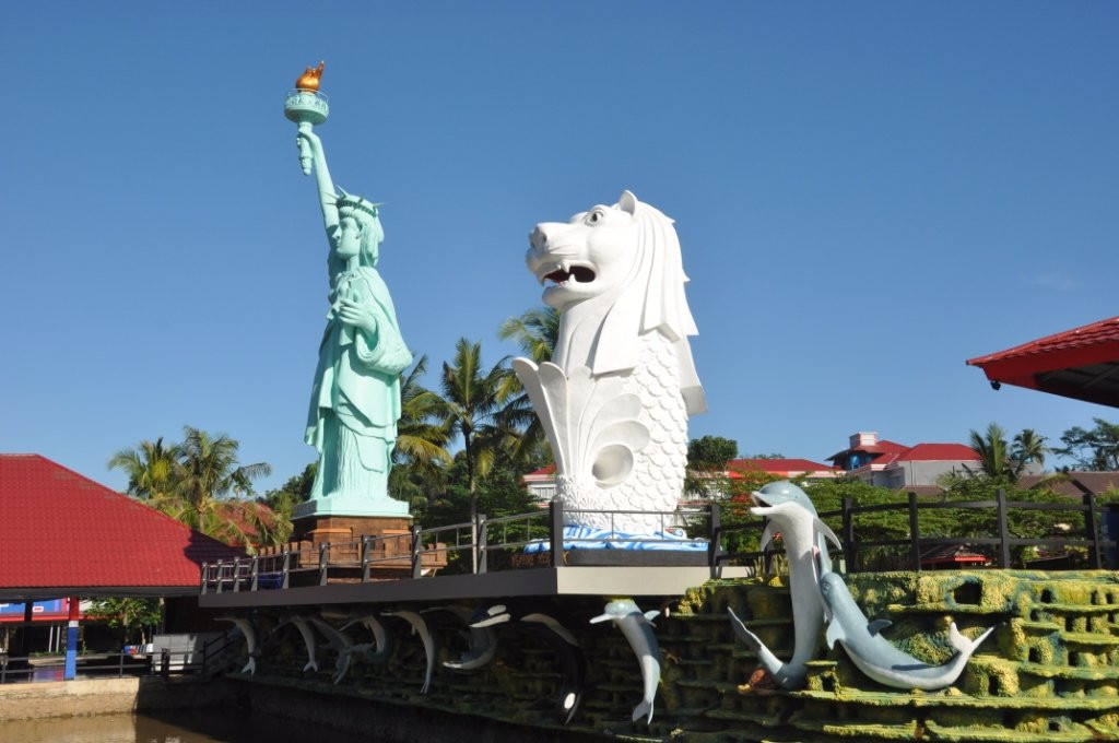 Surya Yudha Hotel主图