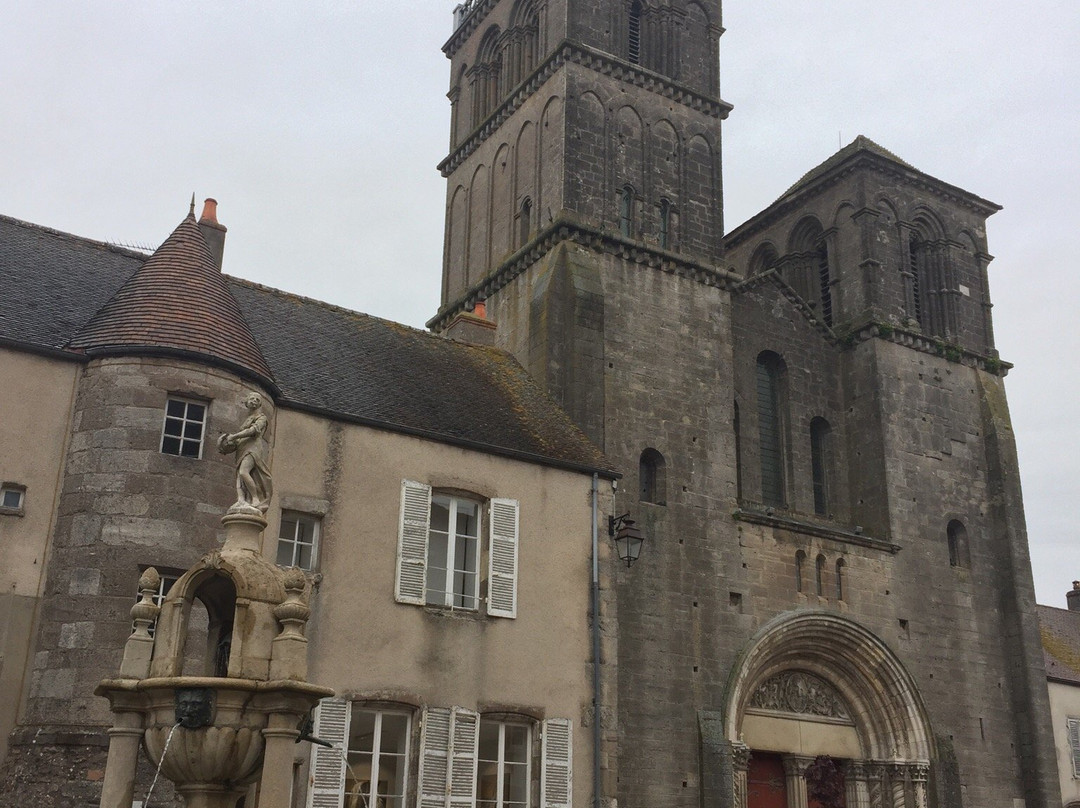 Basilique Saint Andoche de Saulieu景点图片