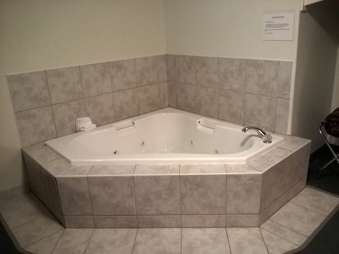 Aurora Park Inn & Suites