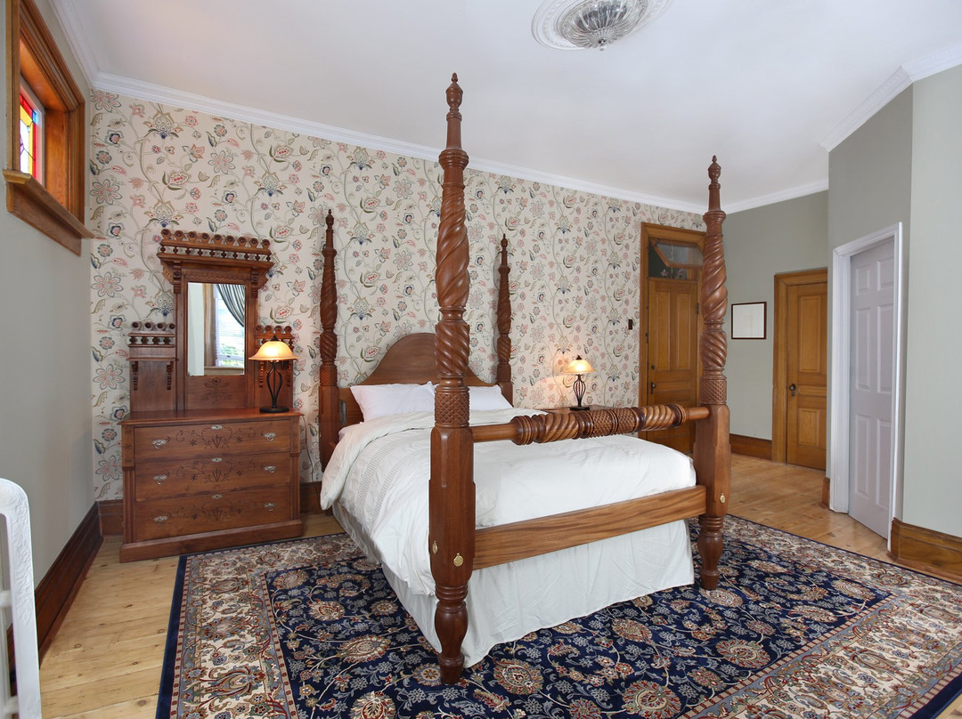 Markdale Manor Bed & Breakfast主图