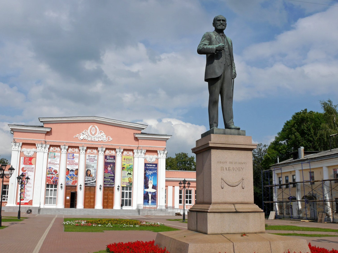 Monument to Academician Pavlov景点图片