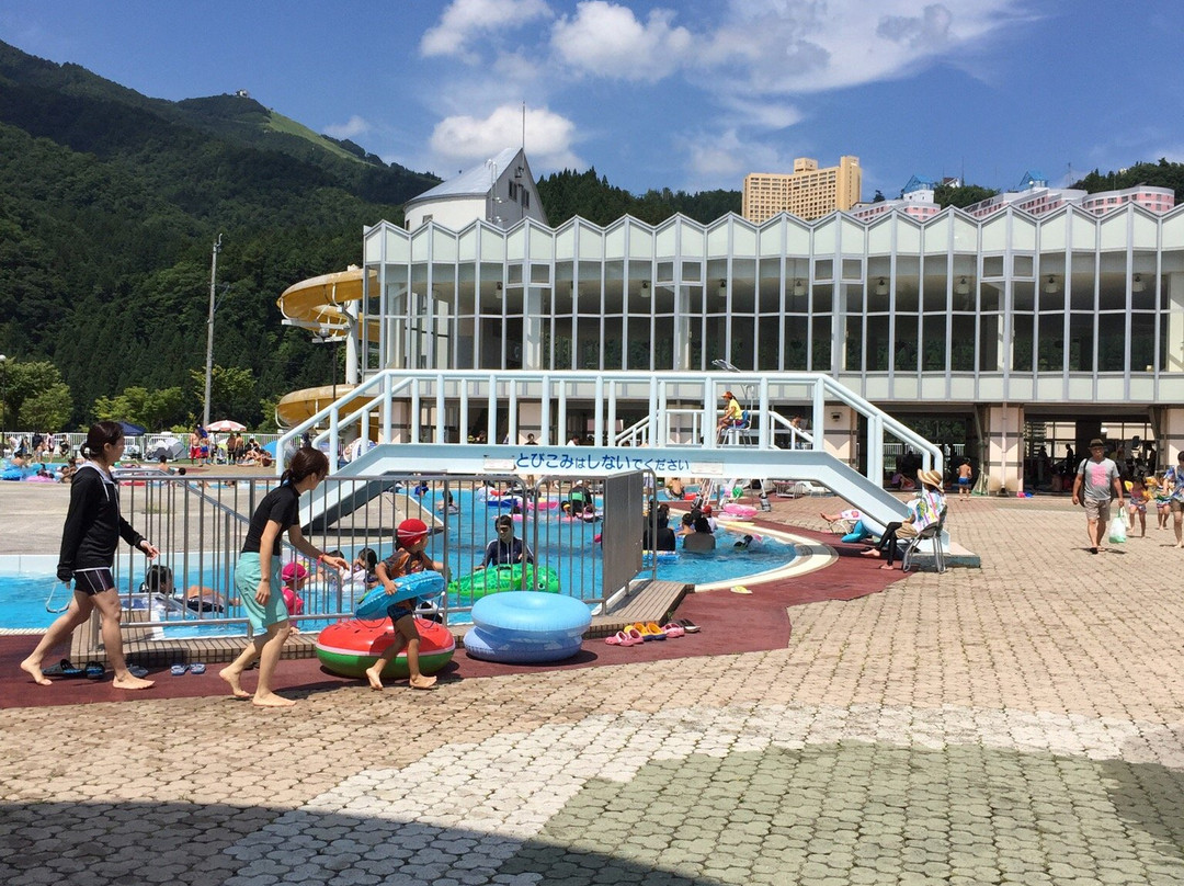 Leisure Pool Aurora-汤泽町必去景点