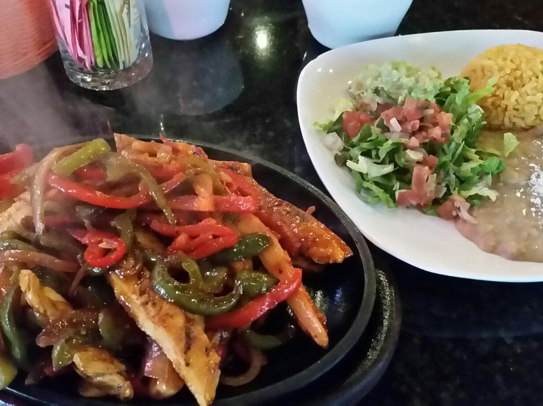 马德拉餐馆和美食-Cazadores Bar & Grill