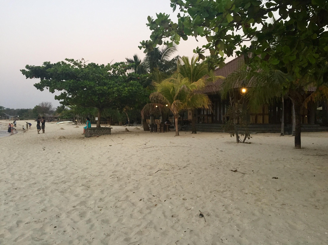 Bandengan Beach景点图片