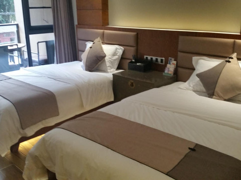 阳朔静然山水酒店主图