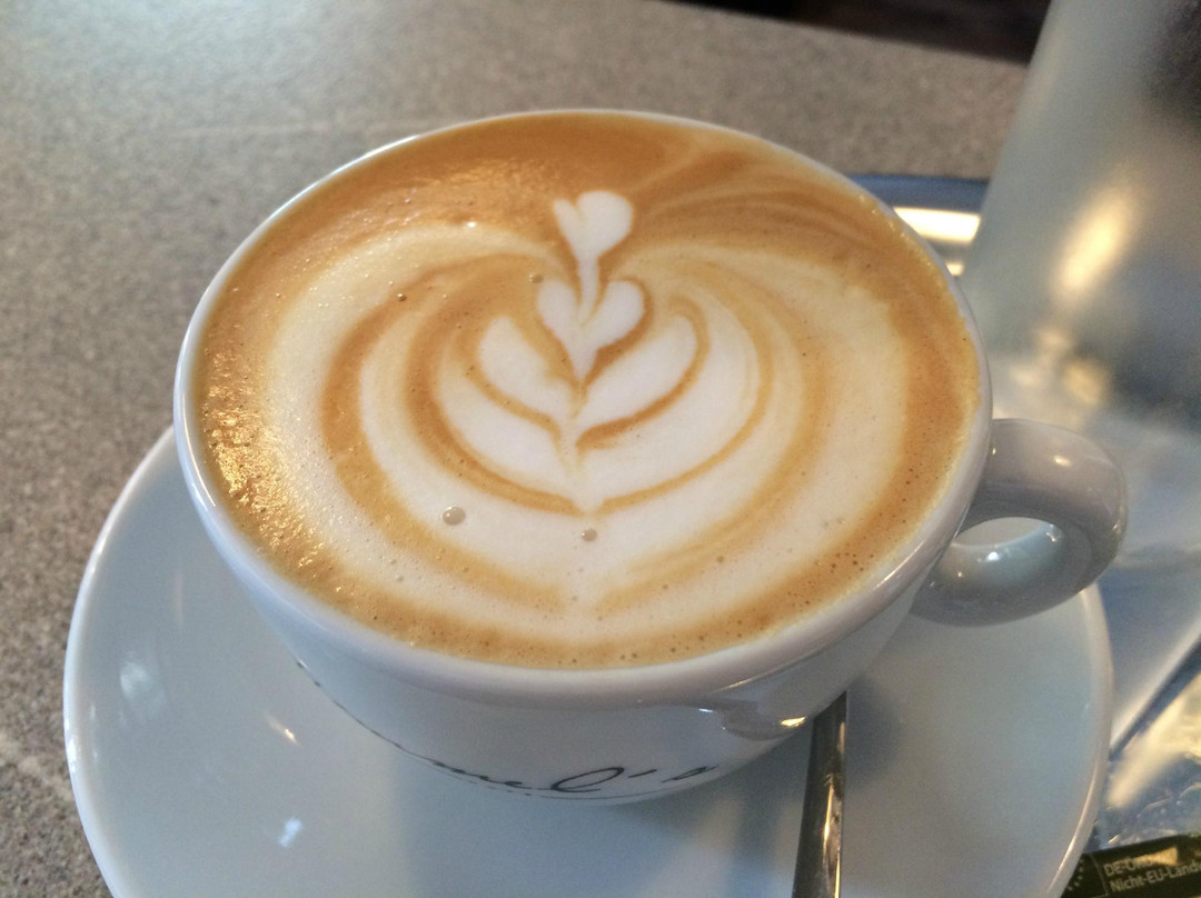 Wolfpassing an der Hochleithen餐馆和美食-Himmels Kaffeerösterei