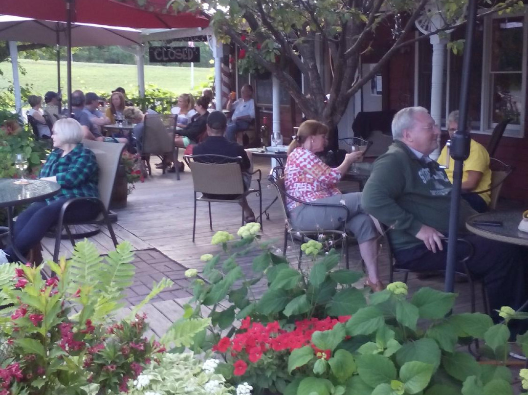 Couderay餐馆和美食-Red Schoolhouse Wines