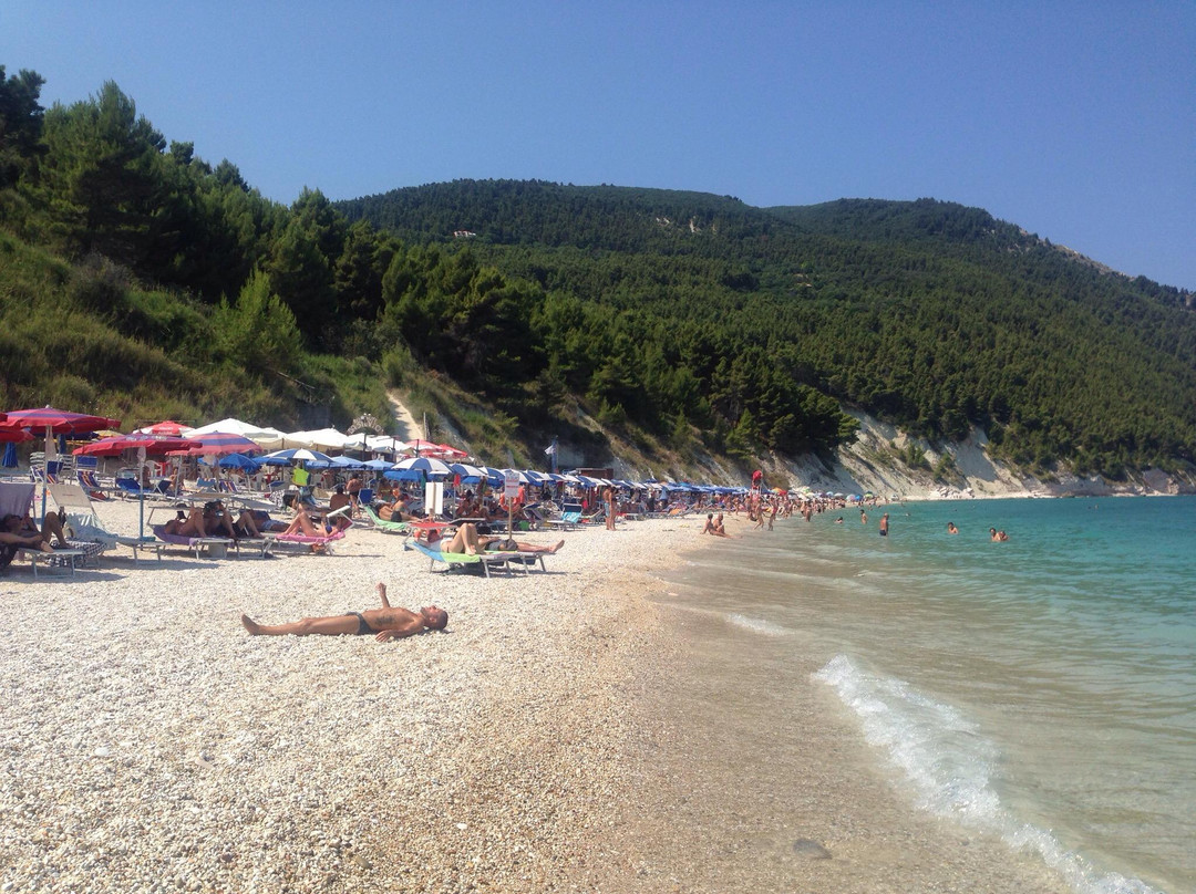 Spiaggia dei Sassi Neri-Sirolo必去景点