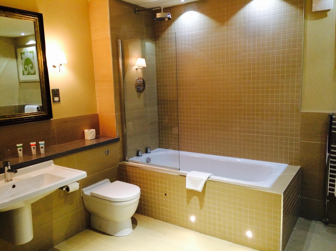 Crabwall Manor Hotel and Spa-Mollington必去景点